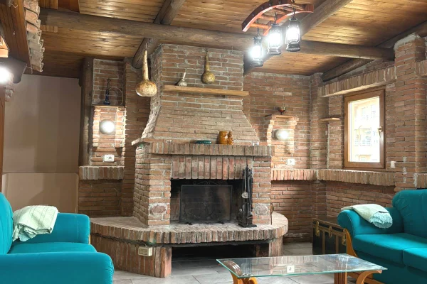 Shtepi me qera 5+1 ne Tirane - 150,000 Leke