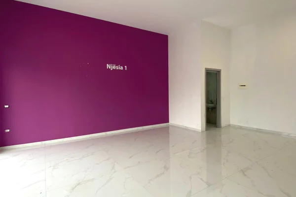 Ambiente Commerciale in Affitto 1+1 a Tirana - 500 Euro