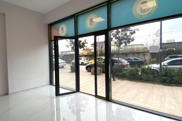 Ambiente Commerciale in Affitto 1+1 a Tirana - 500 Euro