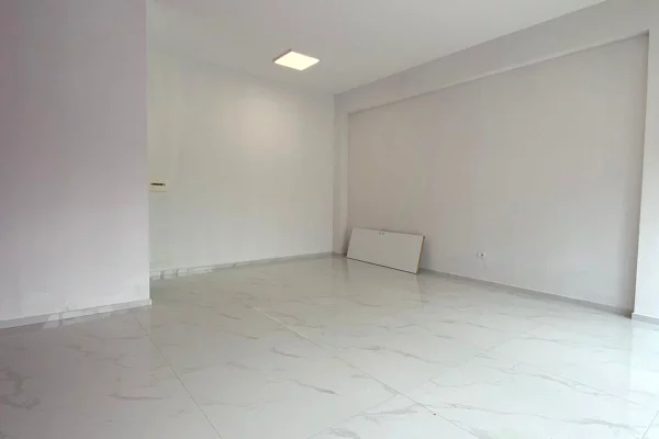 Ambiente Commerciale in Affitto 1+1 a Tirana - 500 Euro