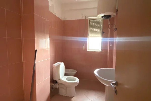 Shtepi me qera 2+1 ne Tirane - 300 Euro