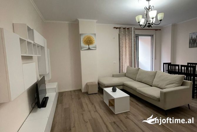 Shtepi ne shitje Apartament ne Tirane, 2+1, Mobilimi E mobiluar, Pagesa 130,000  Euro.