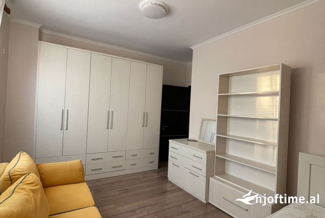 Shtepi ne shitje Apartament ne Tirane, 2+1, Mobilimi E mobiluar, Pagesa 130,000  Euro.