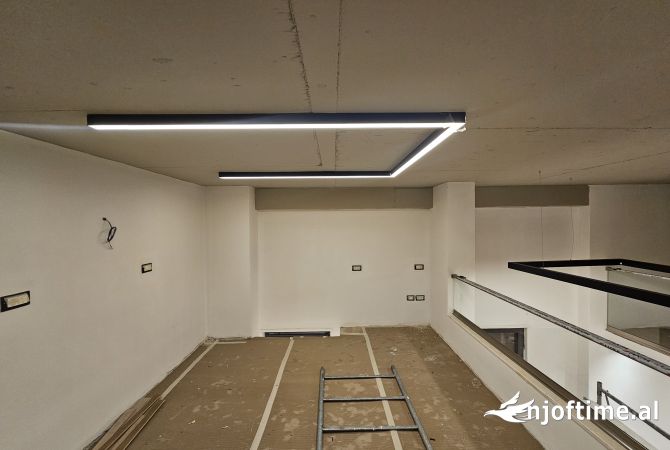 Shtepi me qera Duplex(shtepi me 2 kate) ne Tirane, 6+1, Mobilimi Bosh, pa mobiluar, Pagesa 1,200  Euro.