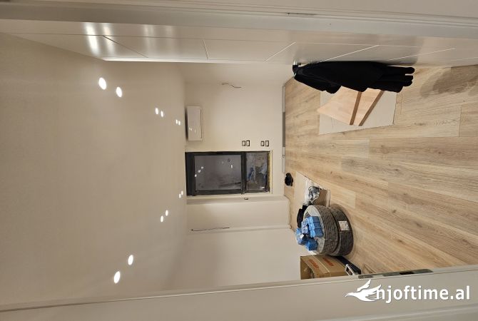 Shtepi me qera Duplex(shtepi me 2 kate) ne Tirane, 6+1, Mobilimi Bosh, pa mobiluar, Pagesa 1,200  Euro.