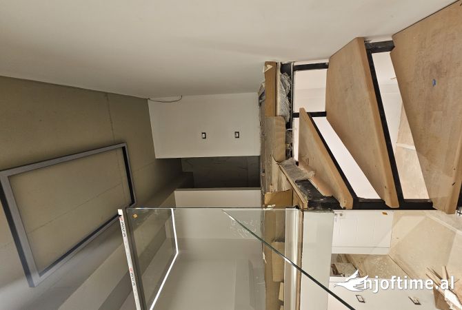 Shtepi me qera Duplex(shtepi me 2 kate) ne Tirane, 6+1, Mobilimi Bosh, pa mobiluar, Pagesa 1,200  Euro.