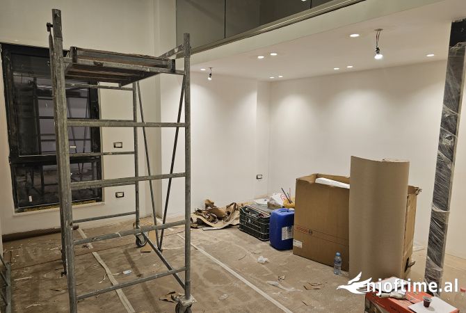 Shtepi me qera Duplex(shtepi me 2 kate) ne Tirane, 6+1, Mobilimi Bosh, pa mobiluar, Pagesa 1,200  Euro.