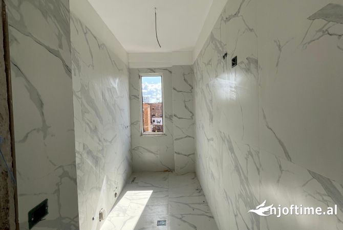 Shtepi ne shitje Apartament ne Tirane, 2+1, Mobilimi Bosh, pa mobiluar, Pagesa 185,000  Euro.