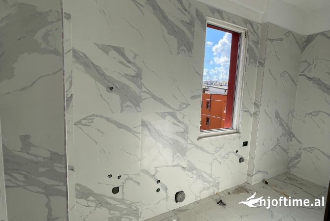 Shtepi ne shitje Apartament ne Tirane, 2+1, Mobilimi Bosh, pa mobiluar, Pagesa 185,000  Euro.