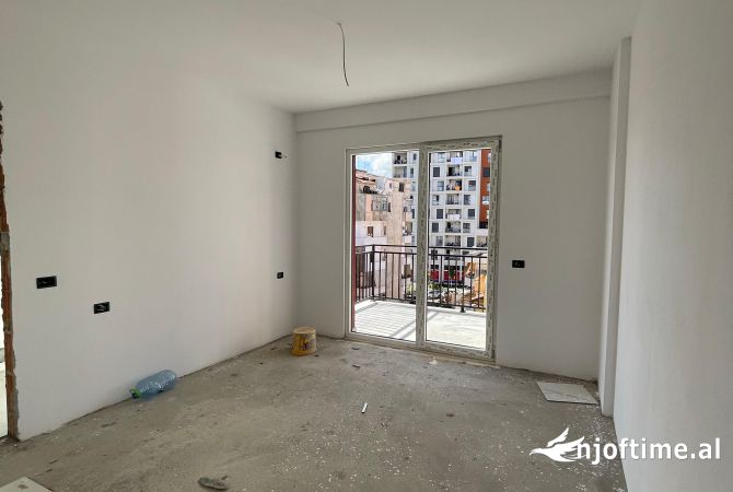 Shtepi ne shitje Apartament ne Tirane, 2+1, Mobilimi Bosh, pa mobiluar, Pagesa 185,000  Euro.