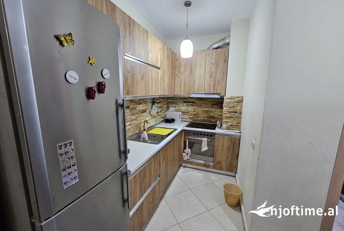 Shtepi me qera Apartament ne Tirane, 1+1, Mobilimi E mobiluar, Pagesa 320  Euro.