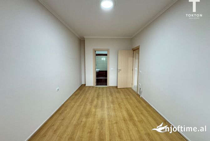Shtepi ne shitje Apartament ne Tirane, 2+1, Mobilimi Bosh, pa mobiluar, Pagesa 168,000  Euro.