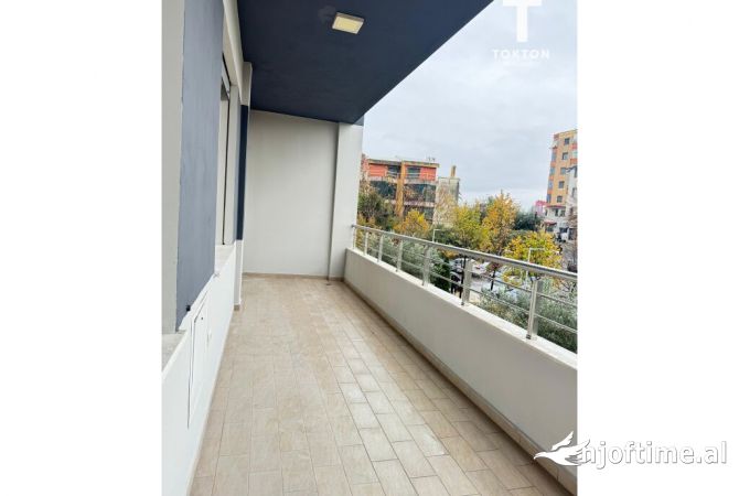 Shtepi ne shitje Apartament ne Tirane, 2+1, Mobilimi Bosh, pa mobiluar, Pagesa 168,000  Euro.