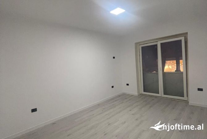 Ambient biznesi me qera 3+1 ne Tirane - 1,000 Euro
