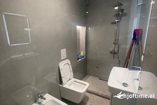 Ambient biznesi me qera 3+1 ne Tirane - 1,000 Euro