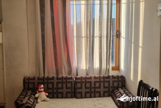 Shtepi me qera Shtepi Private ne Tirane, 2+1, Mobilimi Pjeserisht e mobiluar, Pagesa 1,100  Euro.