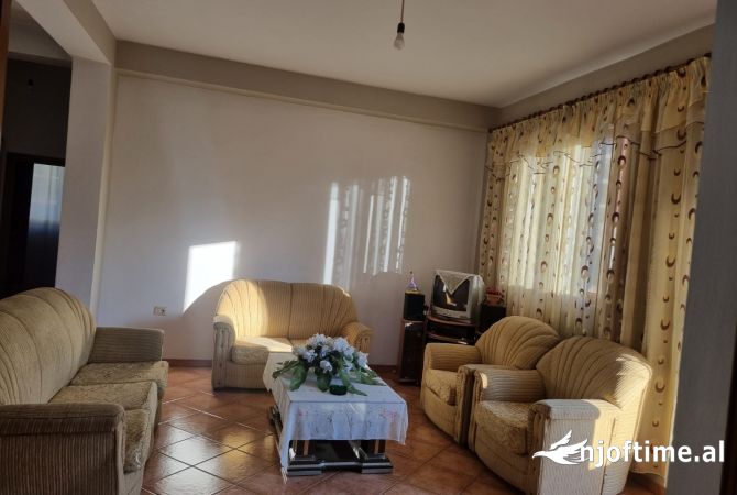 Shtepi me qera Shtepi Private ne Tirane, 2+1, Mobilimi Pjeserisht e mobiluar, Pagesa 1,100  Euro.