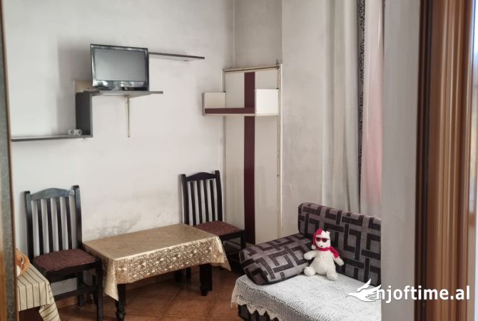 Shtepi me qera Shtepi Private ne Tirane, 2+1, Mobilimi Pjeserisht e mobiluar, Pagesa 1,100  Euro.