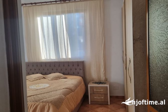 Shtepi me qera 2+1 ne Tirane - 1,100 Euro