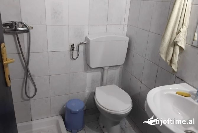Shtepi me qera Apartament ne Tirane, 2+1, Mobilimi E mobiluar, Pagesa 400  Euro.