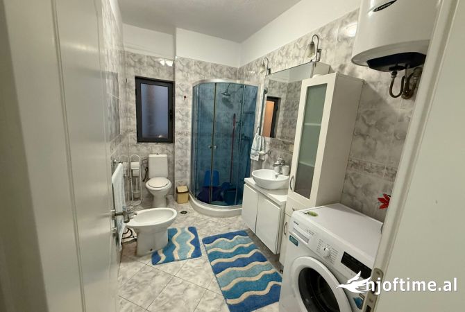 Shtepi me qera Apartament ne Tirane, 2+1, Mobilimi E mobiluar, Pagesa 650  Euro.