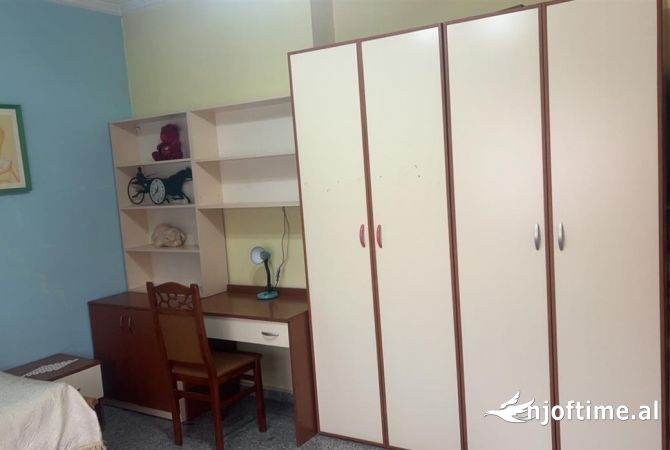 Shtepi me qera Apartament ne Tirane, 3+1, Mobilimi E mobiluar, Pagesa 600  Euro.