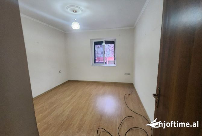 Shtepi ne shitje 1+1 ne Tirane - 120,000 Euro