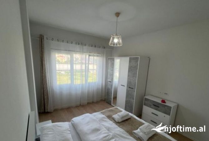 Shtepi me qera 2+1 ne Tirane - 1,300 Euro