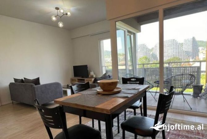 Shtepi me qera 2+1 ne Tirane - 1,300 Euro