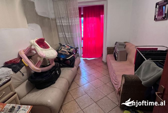 Shtepi ne shitje Apartament ne Tirane, 2+1, Mobilimi E mobiluar, Pagesa 88,000  Euro.