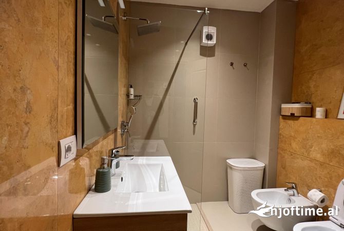 Shtepi me qera 2+1 ne Tirane - 1,000 Euro