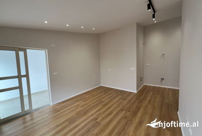 Shtepi ne shitje 1+1 ne Durres - 90,000 Euro