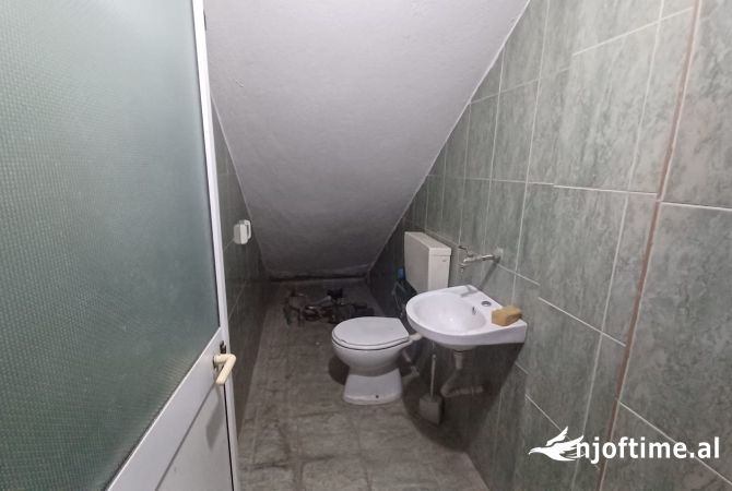Ambient biznesi me qera 4+1 ne Tirane - 500 Euro