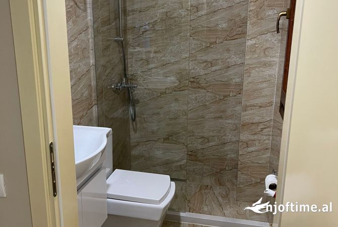 Shtepi me qera Apartament ne Tirane, 2+1, Mobilimi E mobiluar, Pagesa 700  Euro.