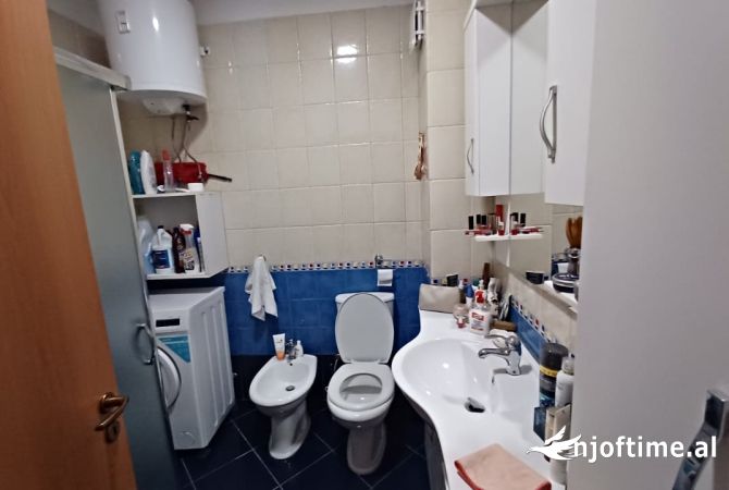 Shtepi ne shitje Apartament ne Tirane, 1+1, Mobilimi E mobiluar, Pagesa 160,000  Euro.