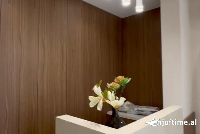 Tek Myslym Shyri , Jepet Zyre E Mobiluar Ne Ndertim Te Ri!