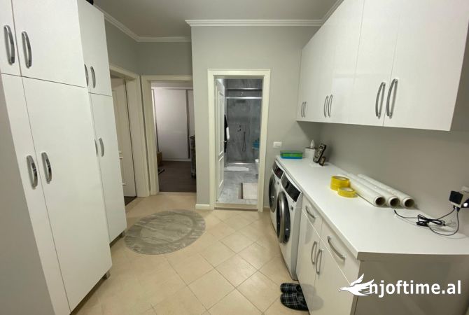 Shtepi ne shitje Apartament ne Tirane, 2+1, Mobilimi E mobiluar, Pagesa 295,000  Euro.