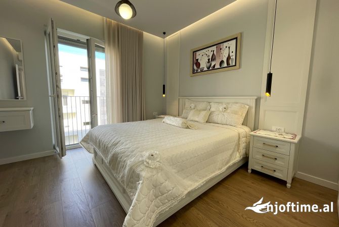 Shtepi me qera 2+1 ne Tirane - 1,300 Euro