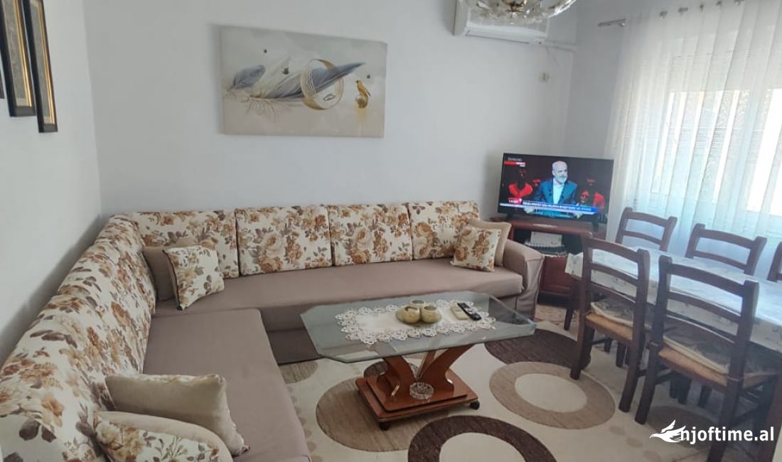 Shtepi ne shitje Apartament ne Tirane, 2+1, Mobilimi E mobiluar, Pagesa 113,000  Euro.