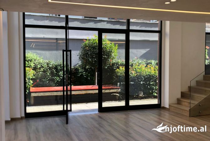 Ambient biznesi me qera 3+1 ne Tirane - 900 Euro
