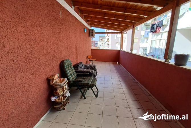 Shtepi me qera Apartament ne Tirane, 3+1, Mobilimi E mobiluar, Pagesa 550  Euro.