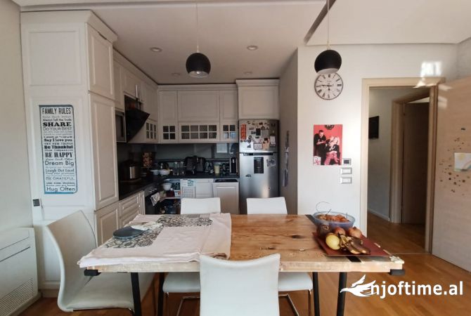 Shtepi ne shitje Apartament ne Tirane, 2+1, Mobilimi Bosh, pa mobiluar, Pagesa 240,000  Euro.