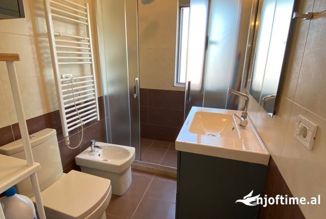 Shtepi me qera Apartament ne Tirane, 2+1, Mobilimi E mobiluar, Pagesa 850  Euro.