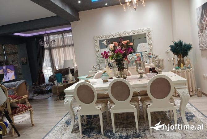 Shtepi ne shitje Apartament ne Tirane, 2+1, Mobilimi E mobiluar, Pagesa 242,000  Euro.