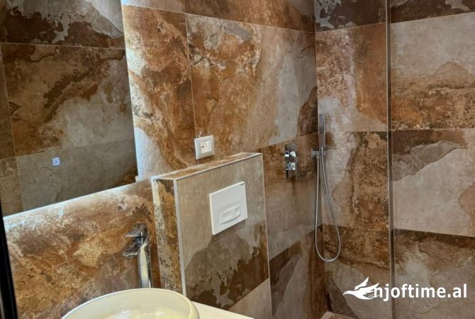 Shtepi ne shitje Apartament ne Tirane, 1+1, Mobilimi E mobiluar, Pagesa 198,000  Euro.