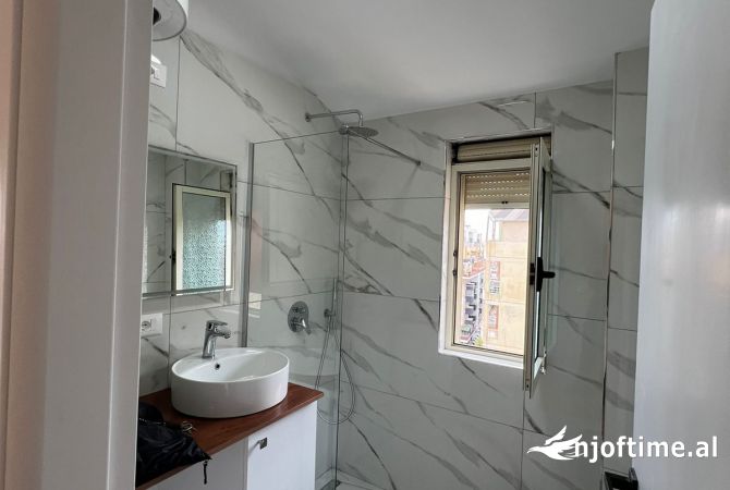 Shtepi ne shitje Apartament ne Durres, 1+1, Mobilimi Bosh, pa mobiluar, Pagesa 95,000  Euro.