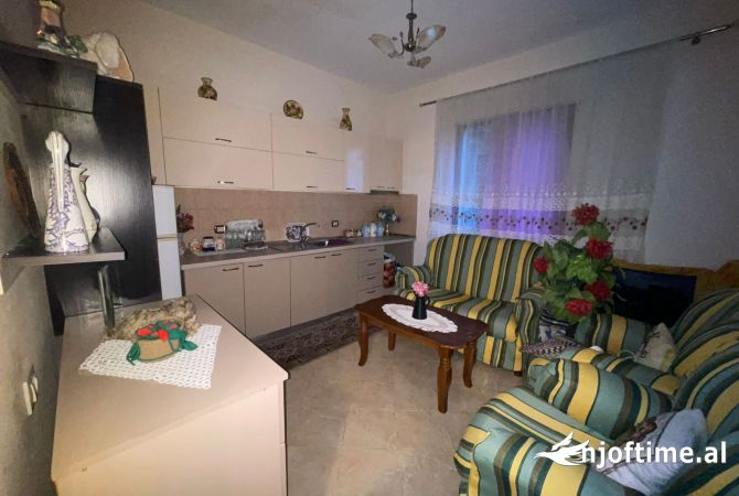 Shtepi ne shitje Shtepi Private ne Tirane, 2+1, Mobilimi E mobiluar, Pagesa 280,000  Euro.