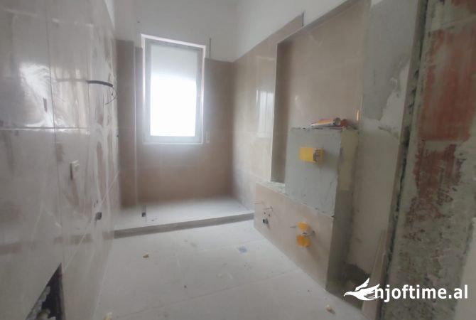 Ambient biznesi me qera 3+1 ne Tirane - 1,200 Euro