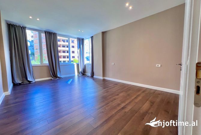 Shtepi ne shitje Apartament ne Tirane, 2+1, Mobilimi Bosh, pa mobiluar, Pagesa 210,000  Euro.