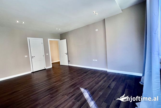Shtepi ne shitje Apartament ne Tirane, 2+1, Mobilimi Bosh, pa mobiluar, Pagesa 210,000  Euro.